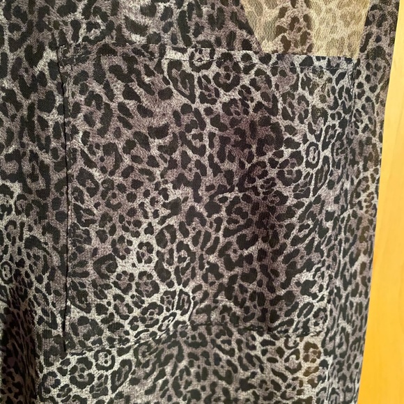 sleeveless top - Picture 2 of 4